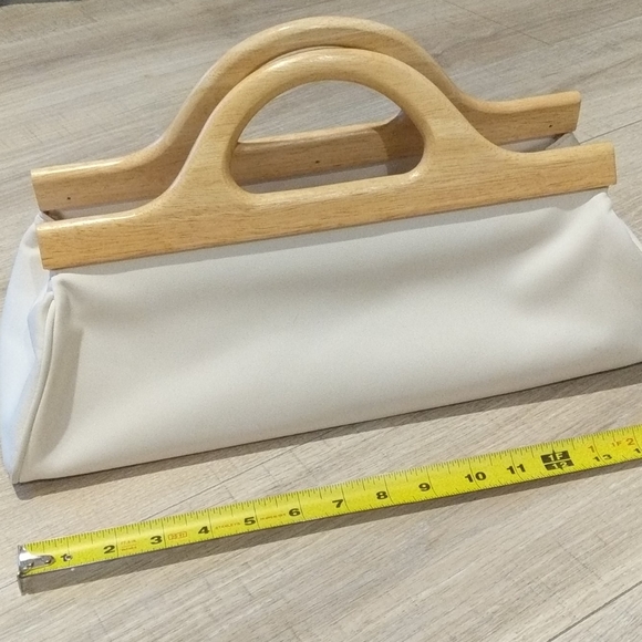 Cute white purse with wooden handles! - Picture 10 of 11
